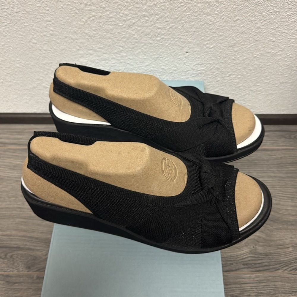 Bzees Bell Bell Slingback Wedge Sandal (WIDE) - Picture 7 of 9